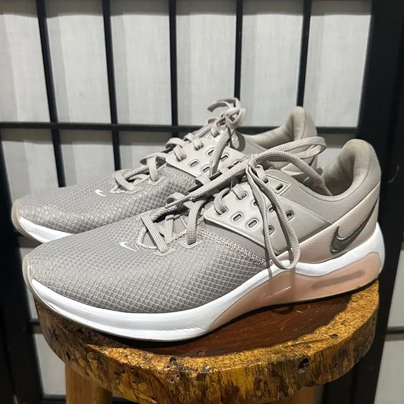 Women's Air Max Nike Bella Training Shoe Size 11 - Picture 1 of 10